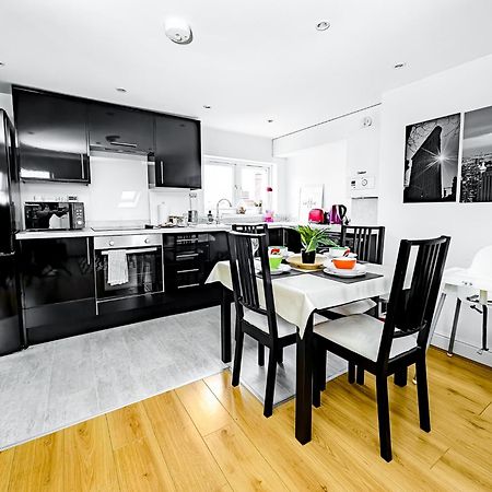 Charming London Home, Opp Arnos Grove Underground Station, Parking New Southgate Exterior foto