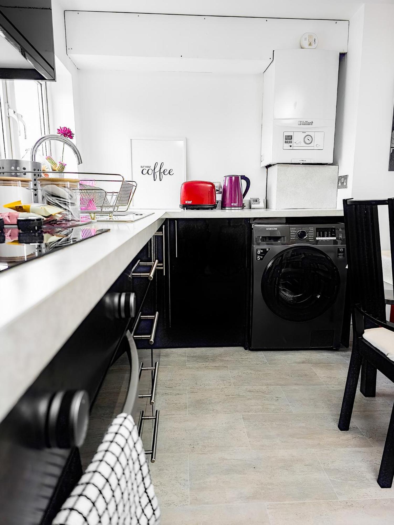 Charming London Home, Opp Arnos Grove Underground Station, Parking New Southgate Exterior foto